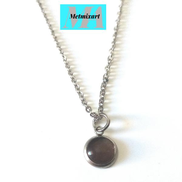 cadena y colgante gris